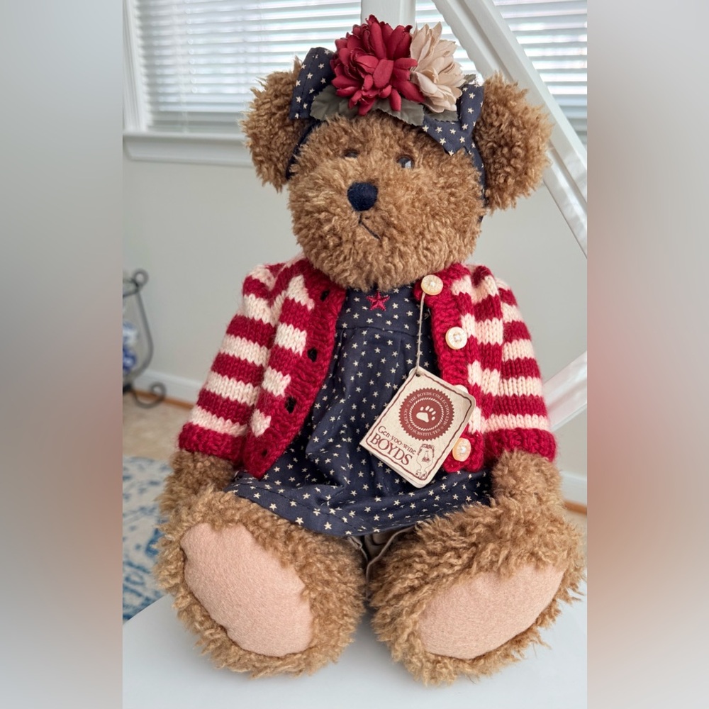 Gen-yoo-wine BOYDS “Gloria Bearsevelt” Bear